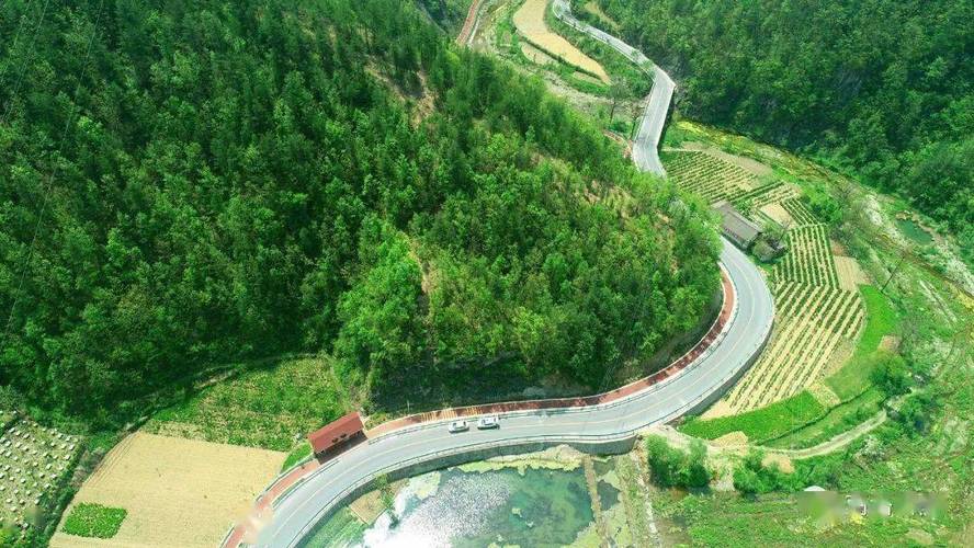 根據《旅游景區質量等級管理辦法》和《旅游景區質量等級的劃分與評定