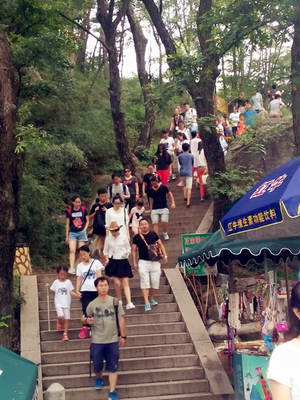 山清水秀北九水 小長(zhǎng)假期間加強(qiáng)管理迎客忙 - 青島新聞網(wǎng)